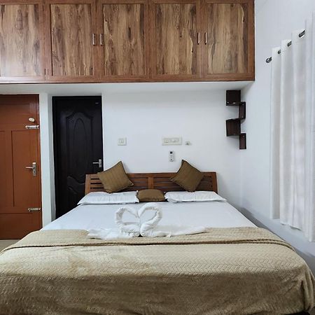 Ebs Guest House Недумбассери Экстерьер фото
