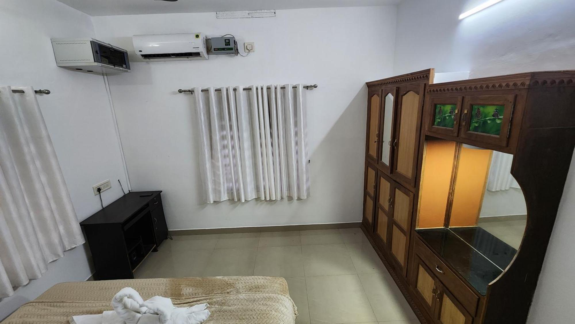 Ebs Guest House Недумбассери Экстерьер фото
