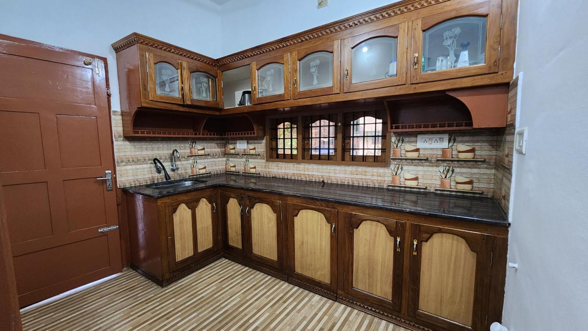 Ebs Guest House Недумбассери Экстерьер фото
