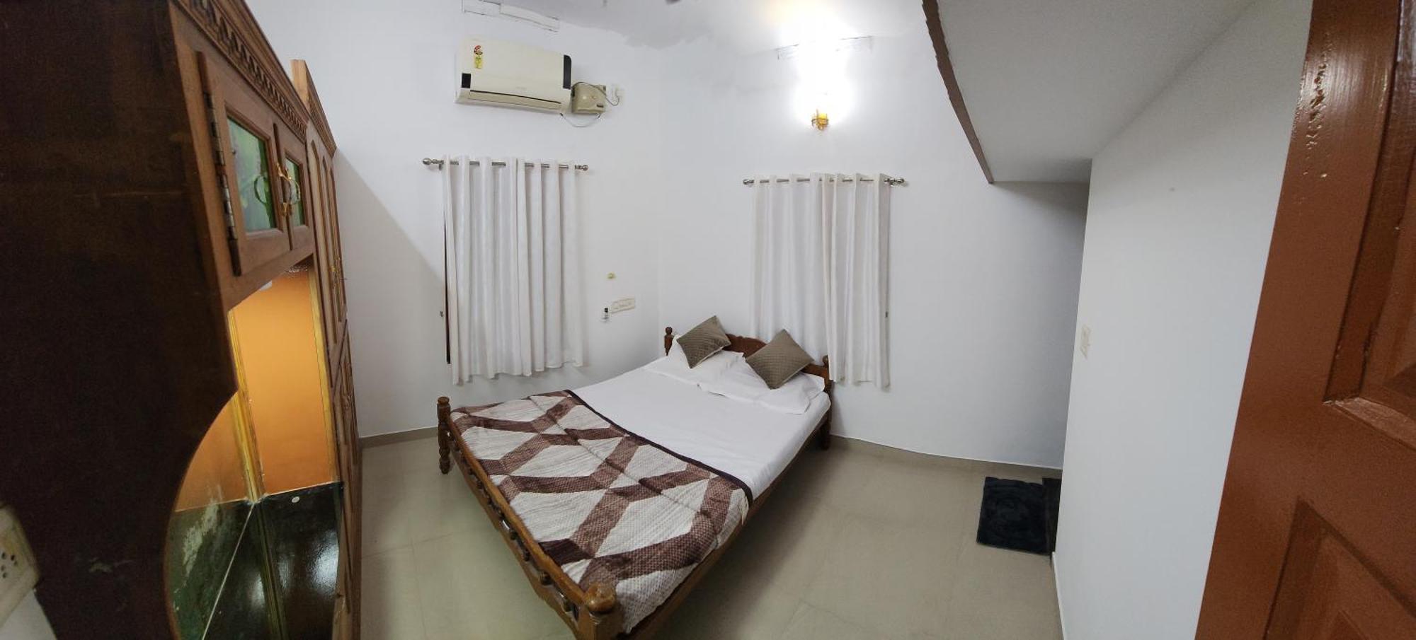 Ebs Guest House Недумбассери Экстерьер фото
