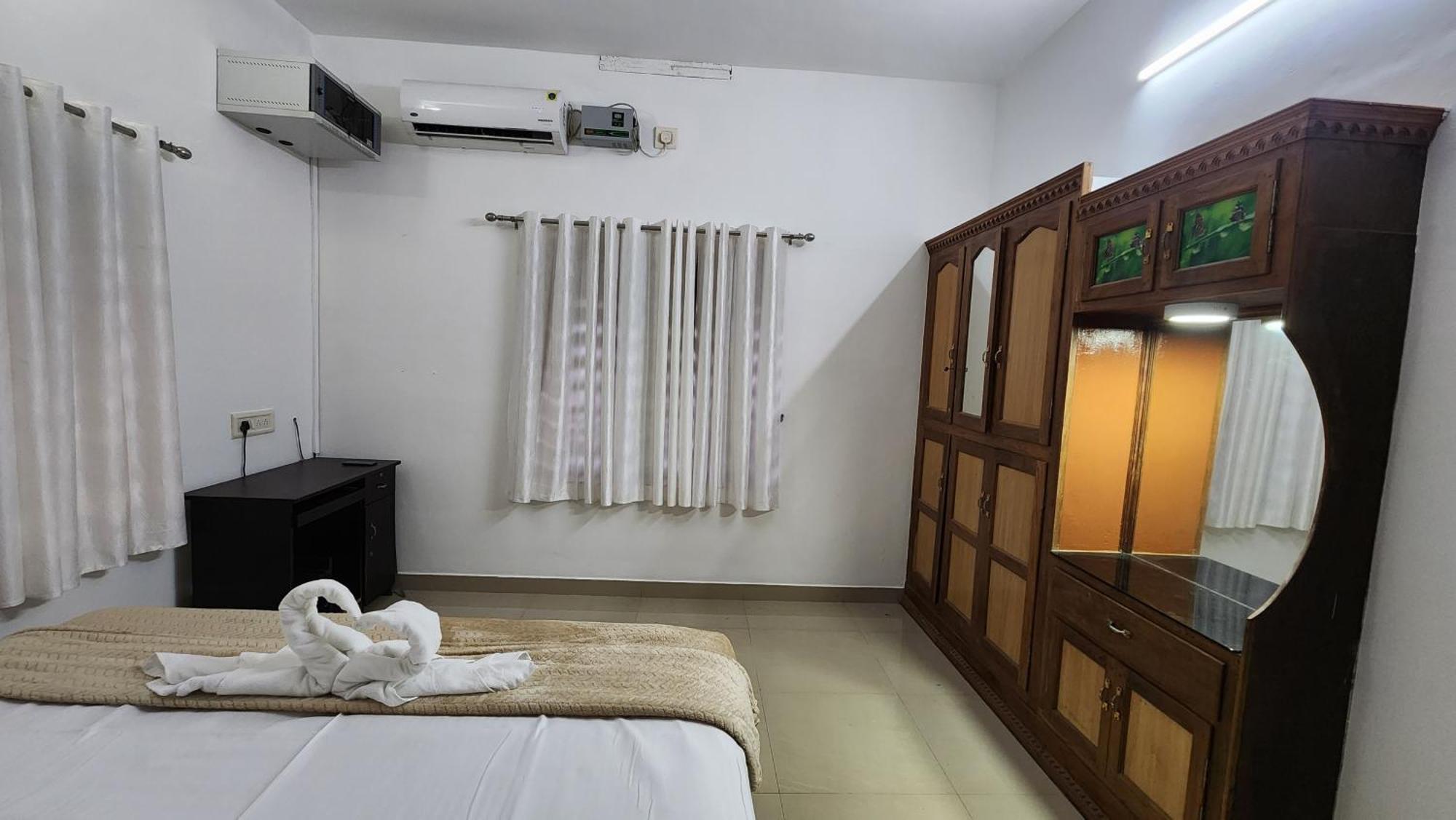 Ebs Guest House Недумбассери Экстерьер фото